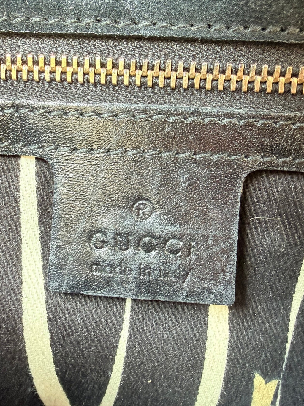 Gucci Vintage Y2K Patent Chain Shoulder Bag in Black