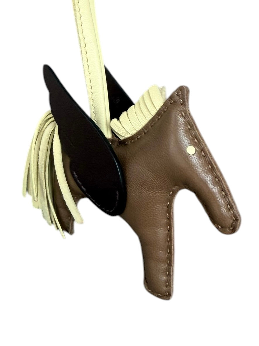 Hermès Rodeo Pegasus PM Charm in Agneau & Veau Swift – Etoupe / Jaune / Rouge Milton