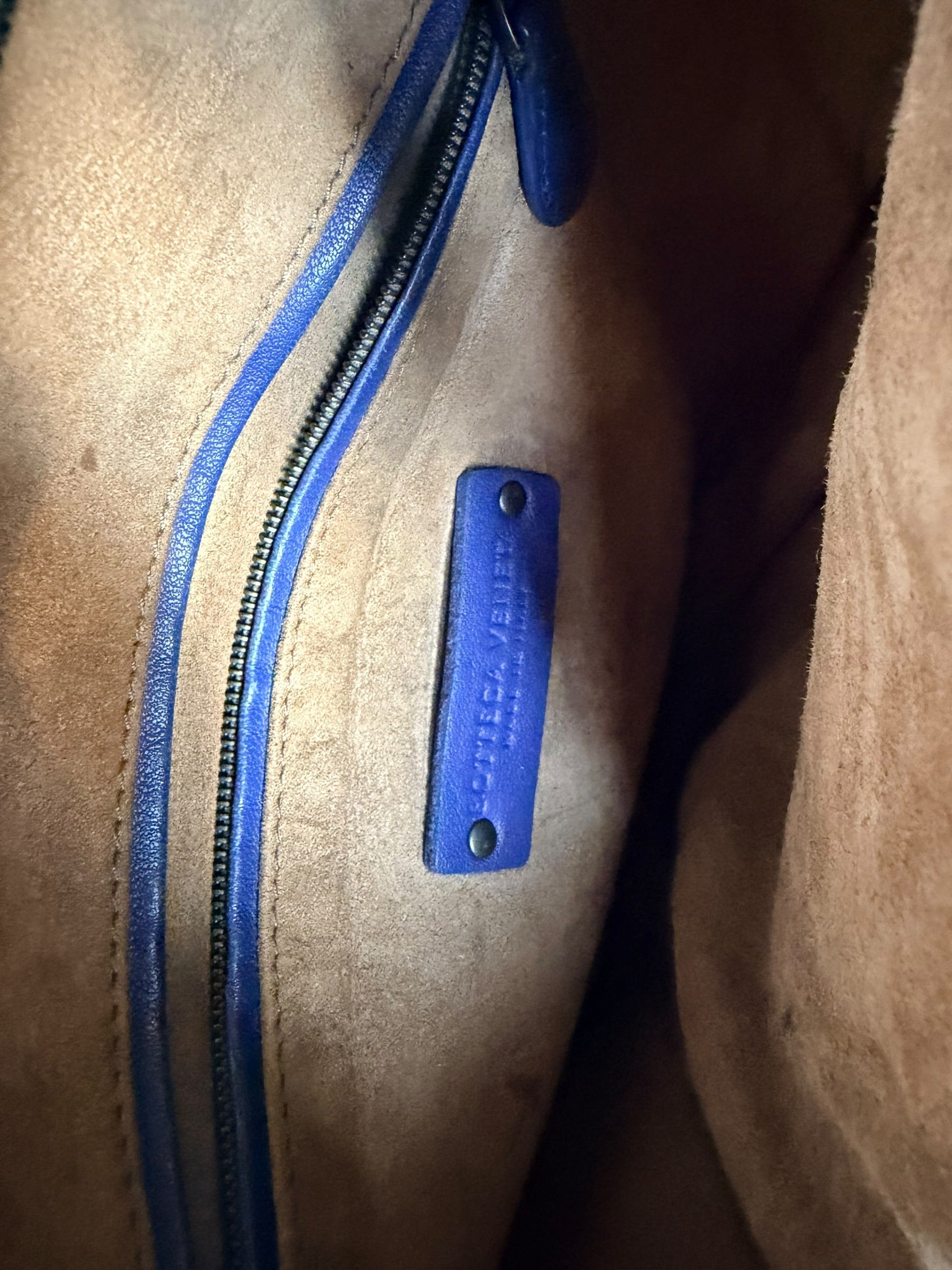 Bottega Veneta Classic Medium Intrecciato Leather Hobo - Cobalt Blue
