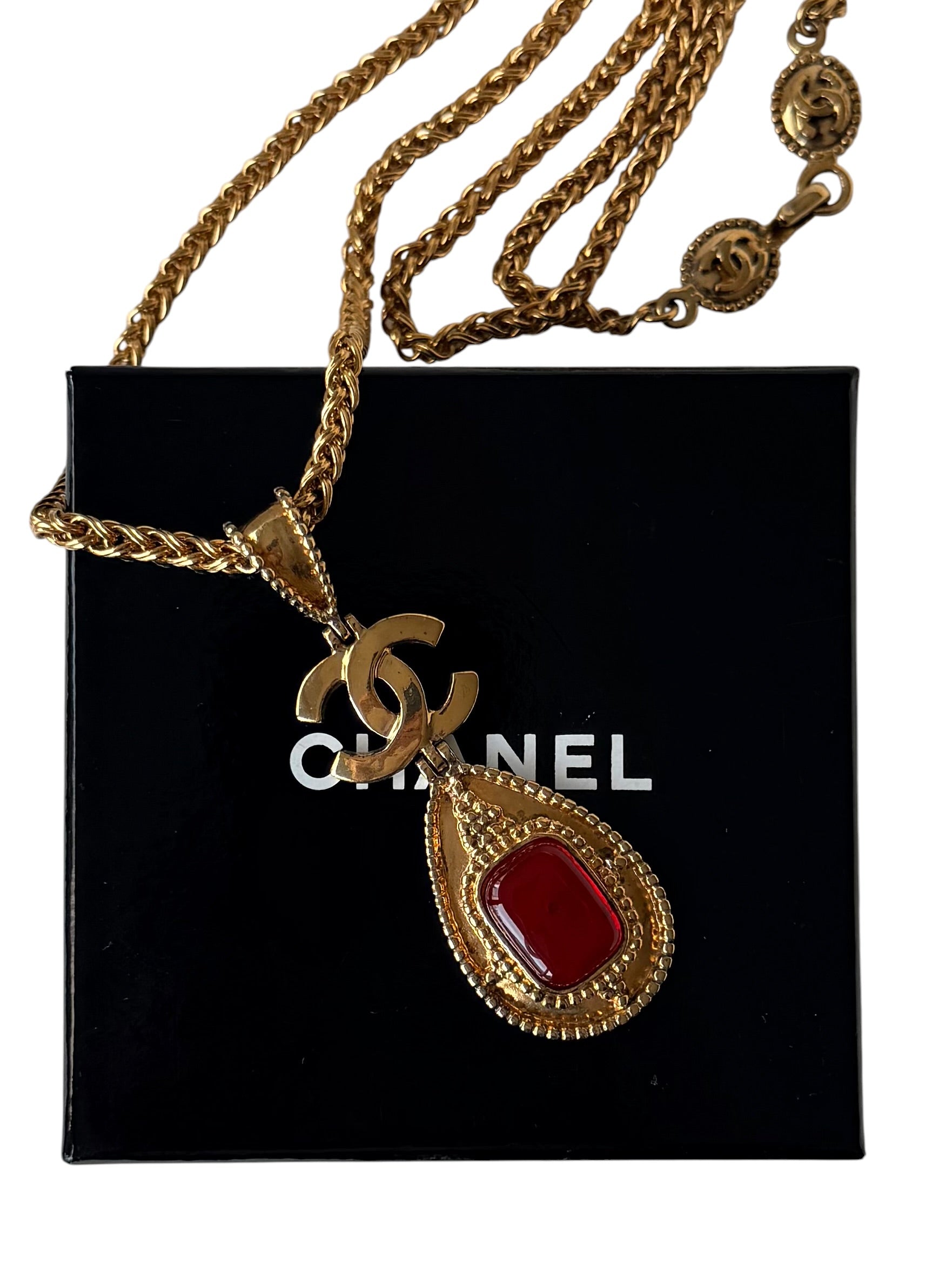 Chanel Vintage 90s Red Gripoix Teardrop Necklace in 24k Gold Metal