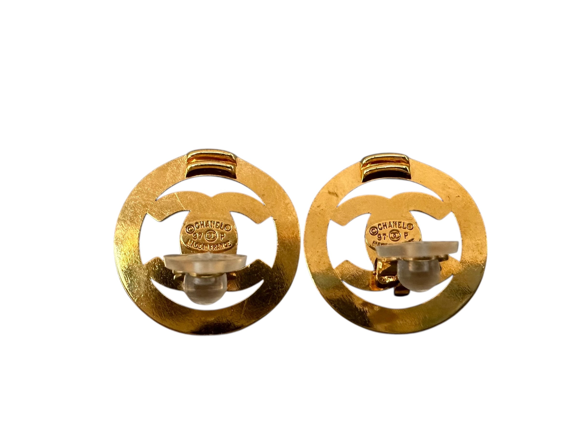Chanel Vintage 1997 Turnlock Clip-on Earrings - Gold Metal
