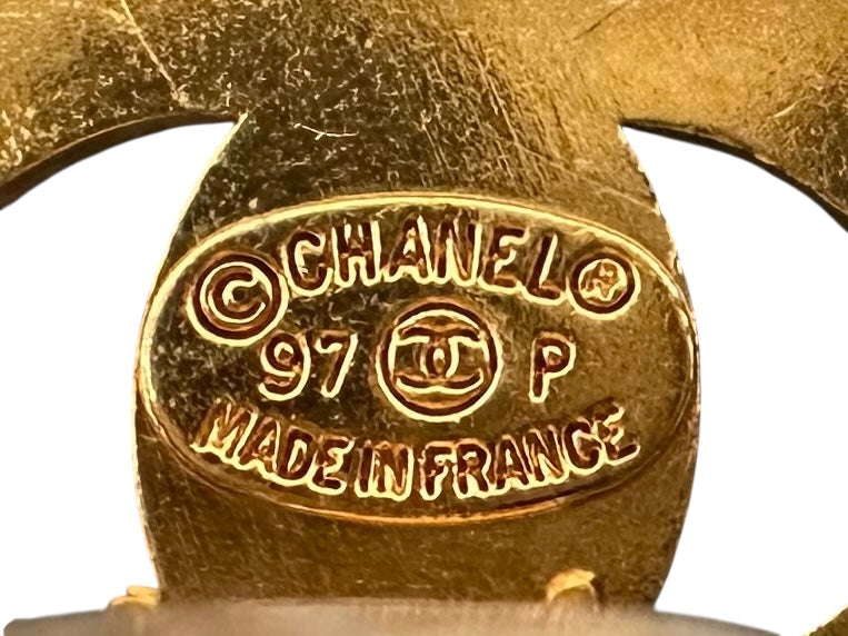 Chanel Vintage 1997 Turnlock Clip-on Earrings - Gold Metal