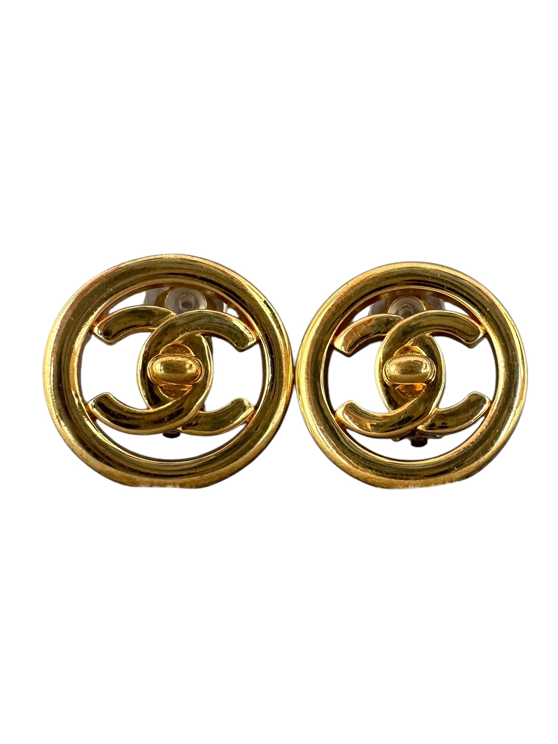 Chanel Vintage 1997 Turnlock Clip-on Earrings - Gold Metal