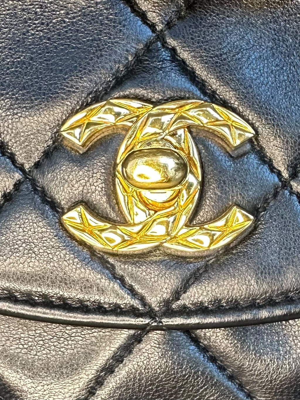 Chanel 1991-1994 Bijou Chain Pleated Matelasse Bag - Black Lambskin, 24k Gold Plated