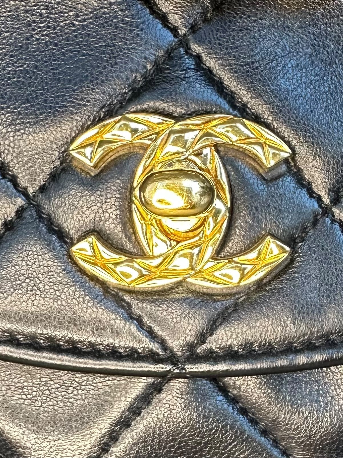 Chanel 1991-1994 Bijou Chain Pleated Matelasse Bag - Black Lambskin, 24k Gold Plated